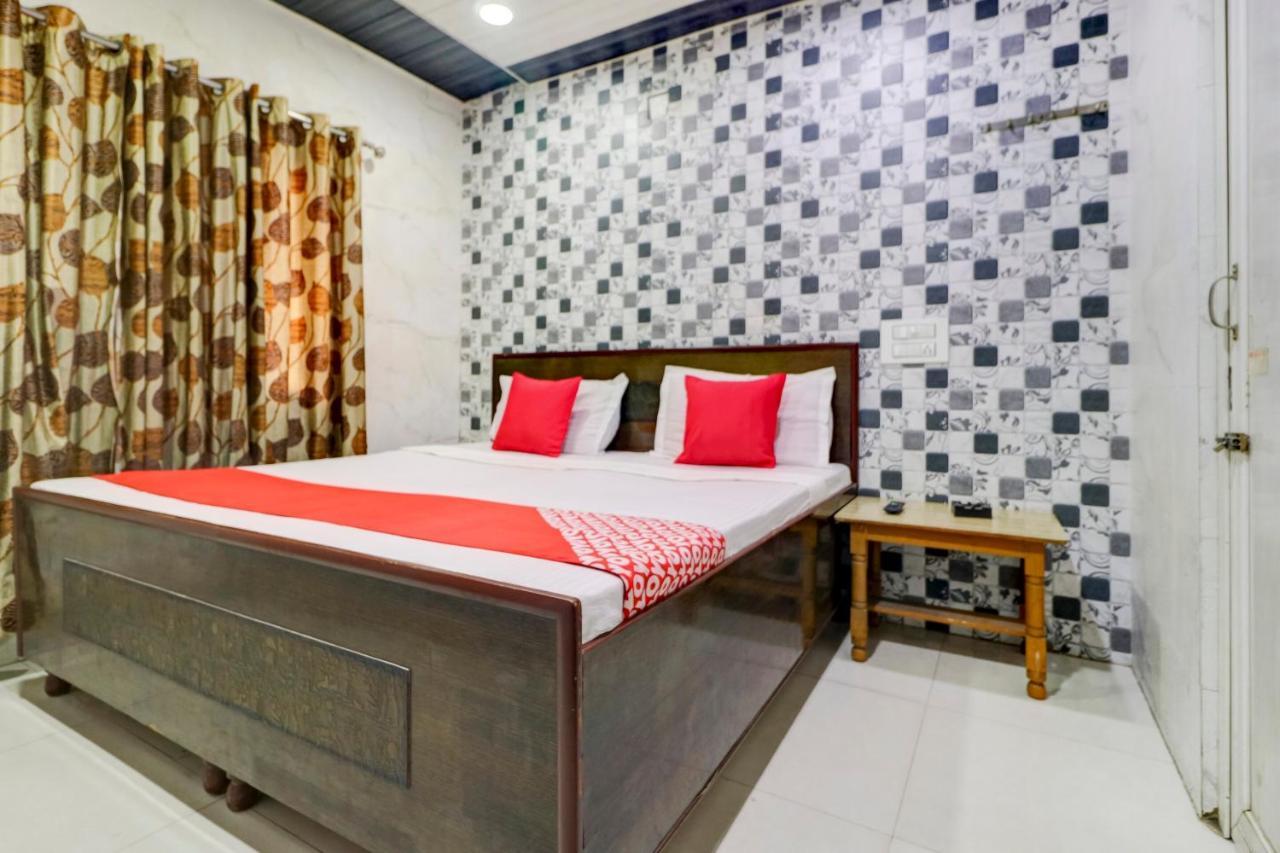 Oyo 77454 Hotel Prince Palace Patiāla Dış mekan fotoğraf